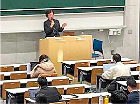 鈴木秀美教授（慶應義塾大学）の特別講演 写真