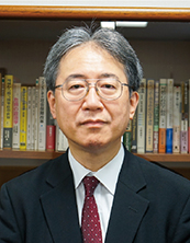 德本 穰（法学部長） 写真